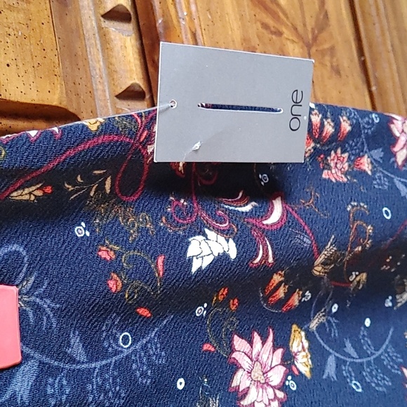 2/$30 NWT WOMEN'S FLORAL SKIRT - Picture 3 of 7